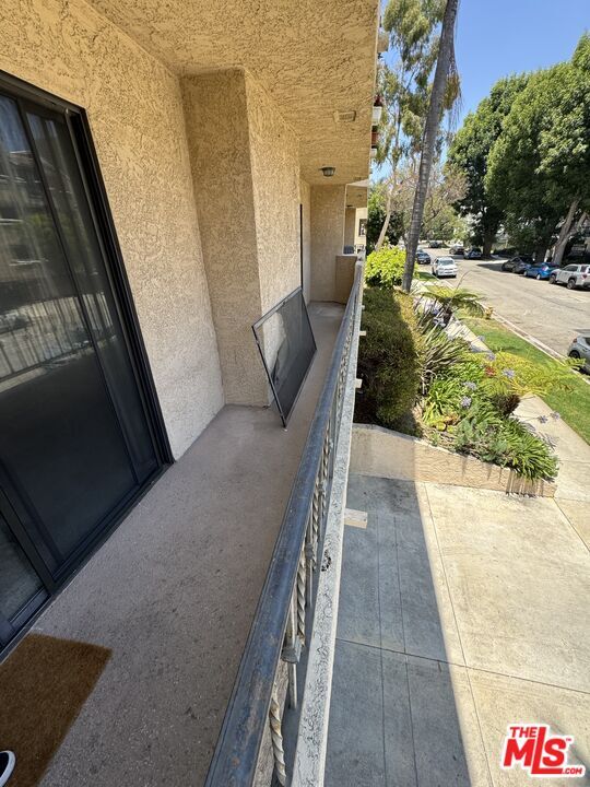 Building Photo - 1633 S Bentley Ave