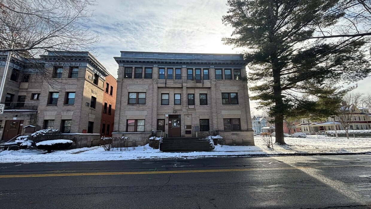 5 Bedroom 1.5 Bath Spacious Apartment - Heat and Hot Water Included - 4 Bedroom 1.5 Bath Spacious Apartment - Heat and Hot Water Included