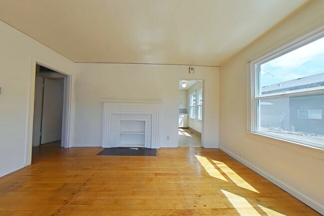 Foto del edificio - 2 Bedroom Apartment ~ Close to Campus ~ Ca...