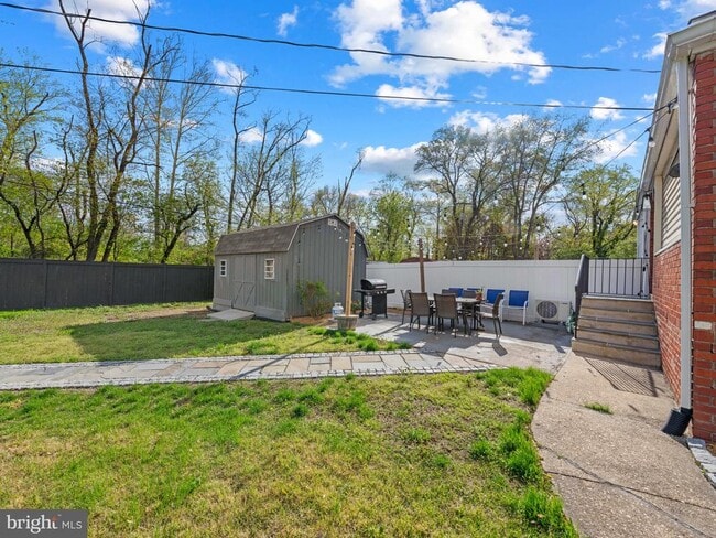 Building Photo - 2042 Arlington Terrace