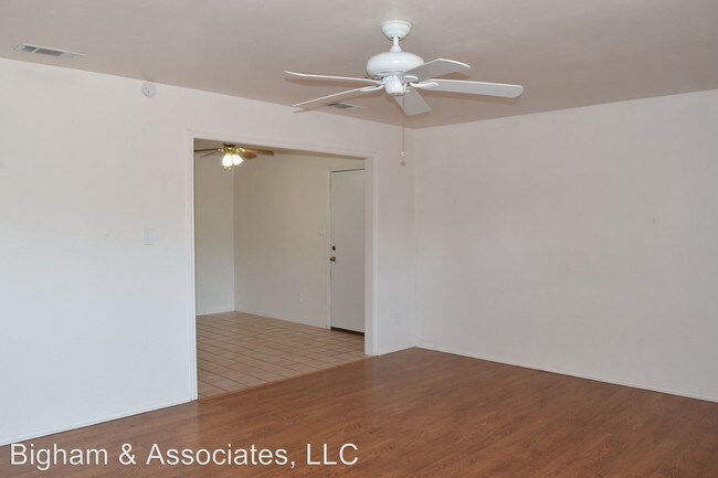 Building Photo - 3 br, 2 bath House - 1203 Meadows Dr