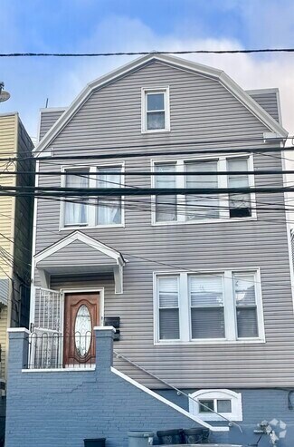 Building Photo - 258 Winfield Ave