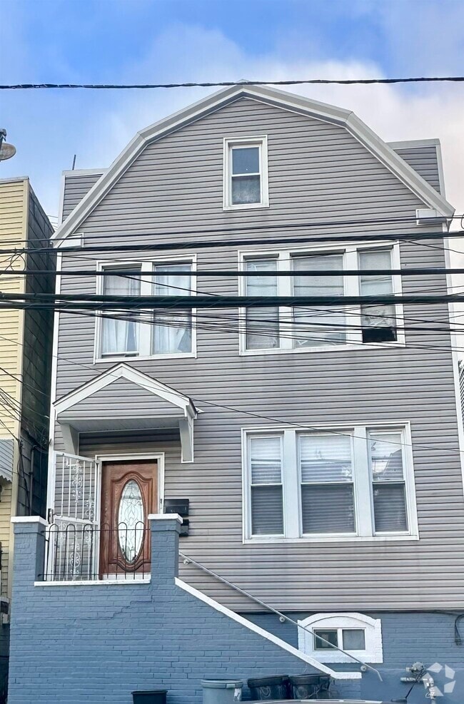 Building Photo - 258 Winfield Ave