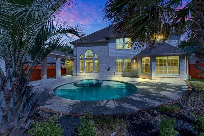 Building Photo - 5935 Santa Fe Springs Dr