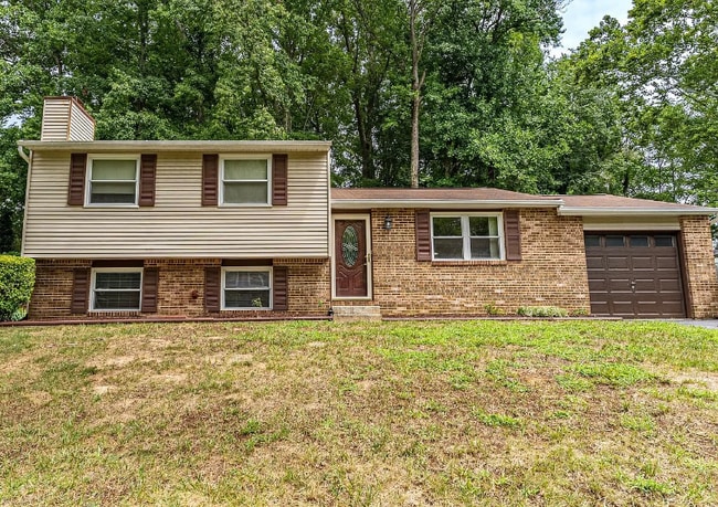 Building Photo - 2126 Briarwood Dr