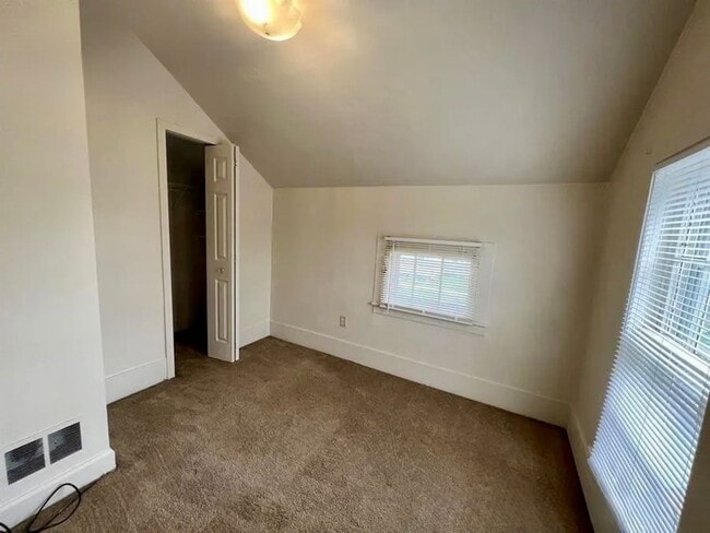 Building Photo - 501 W Forest Ave