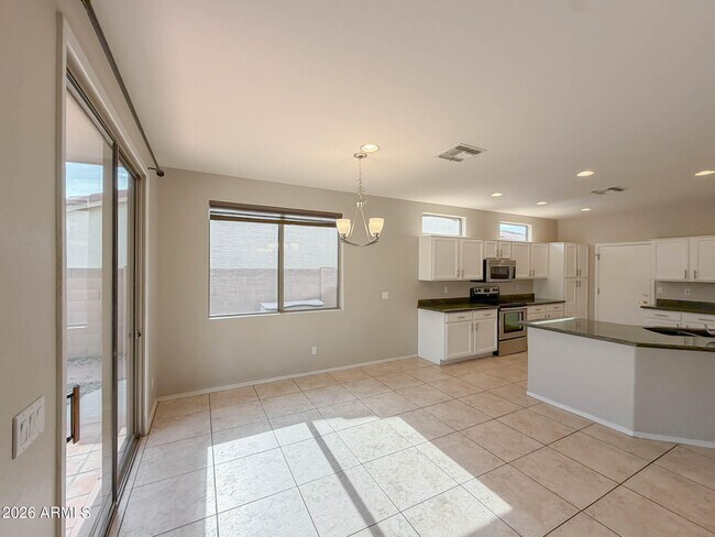 Building Photo - 203 W Cedar Dr