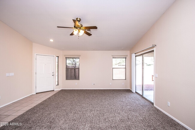 Foto del edificio - 12522 W Grant St