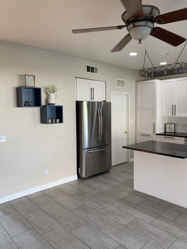 Foto del edificio - Beauiful home in Fontana, Ca.  92336