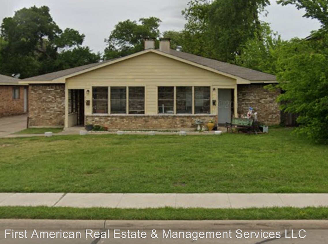 Foto principal - 817-819 E 6th St