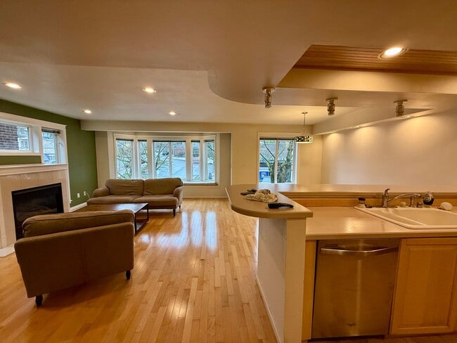 Foto del edificio - 1629 Queen Anne Ave N