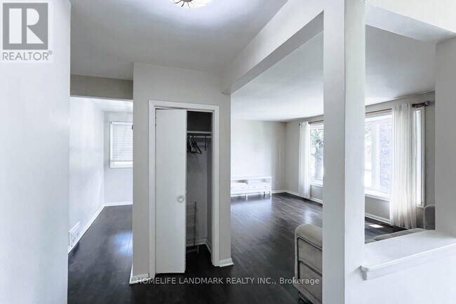Building Photo - 16 Lochinvar Crescent