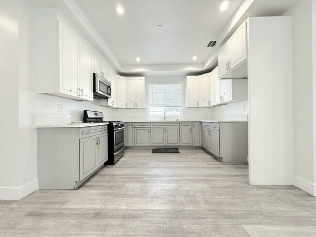 Foto del edificio - 829 E 74th St