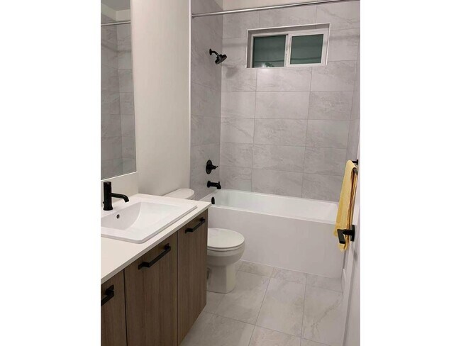 Photo du bâtiment - 19670-19675 75 Ave