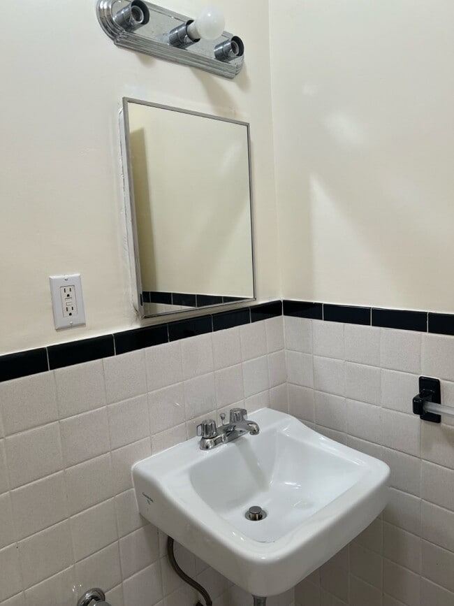 Bathroom - 553 W 148th St
