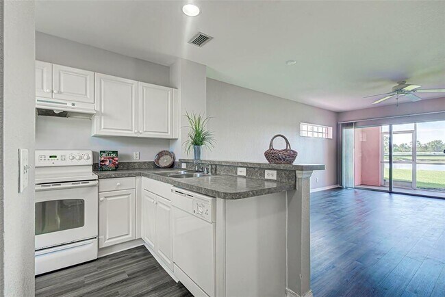 Foto del edificio - 2120 Heron Lake Dr