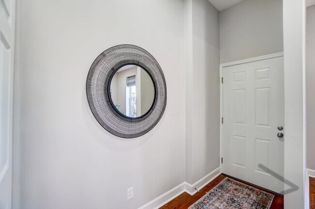 Foto del edificio - 2166 Gilbert Ave