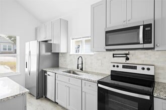 Building Photo - 16894 Balmoral St