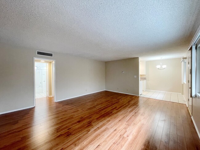 Building Photo - 266 El Molino S Ave
