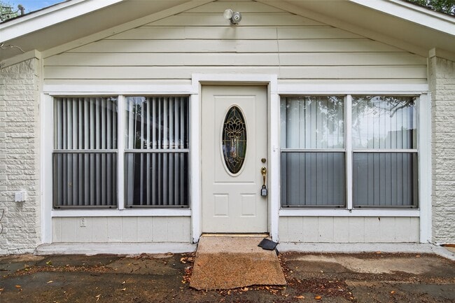 Building Photo - 3438 5th St