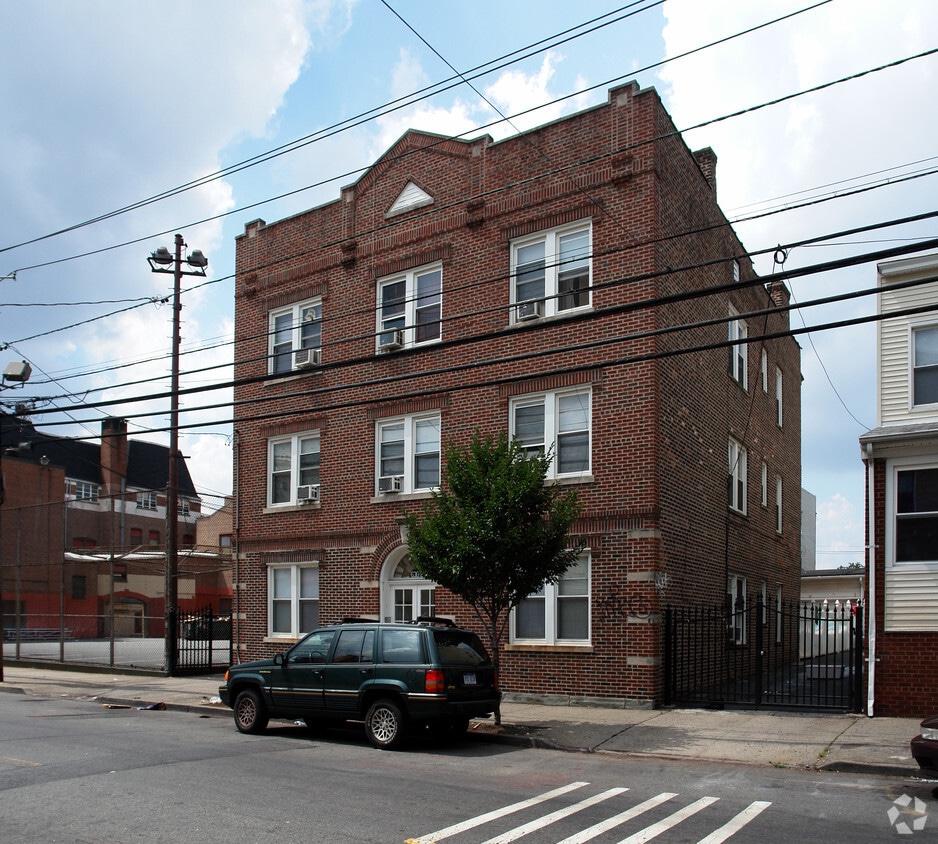 Primary Photo - 630-632 N 6th St