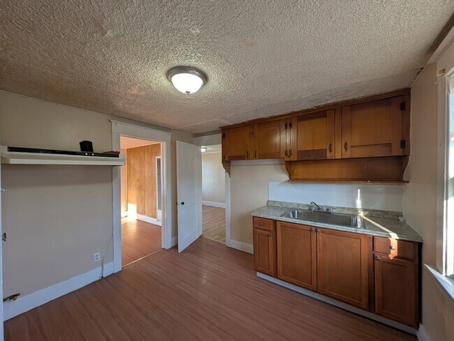 Foto del edificio - 373 Esser Ave