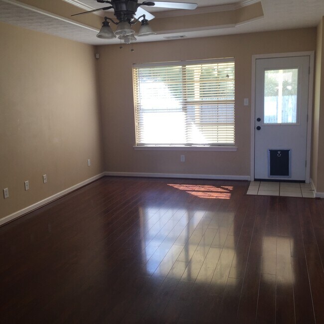 Foto del edificio - Sorry No Smoking and Pets Permitted with Restrictions