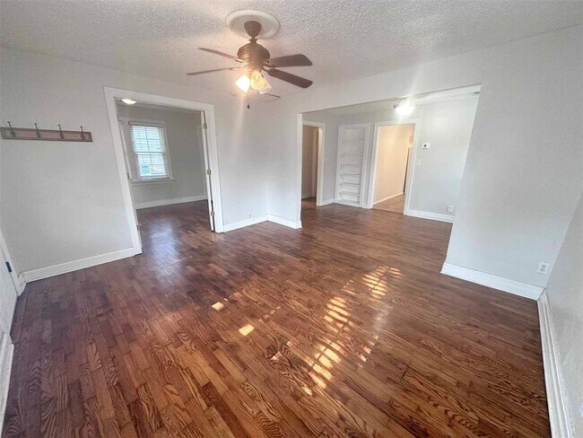 Foto del edificio - 4605 N Hammond Ave