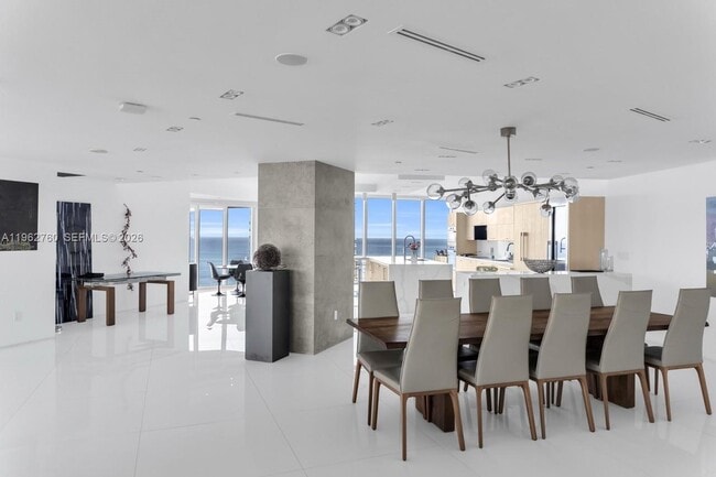 Foto del edificio - 300 S Pointe Dr