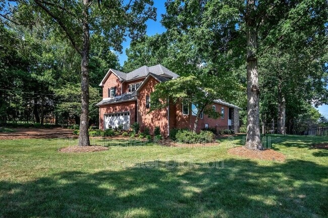 Building Photo - 637 Old Pond Ln