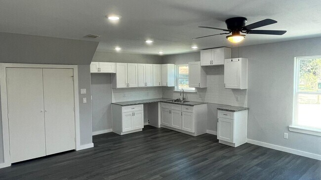 Foto del edificio - 6011 Wedgefield St