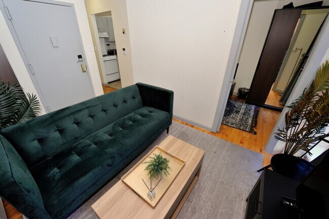 Foto del edificio - 356 W 37th St