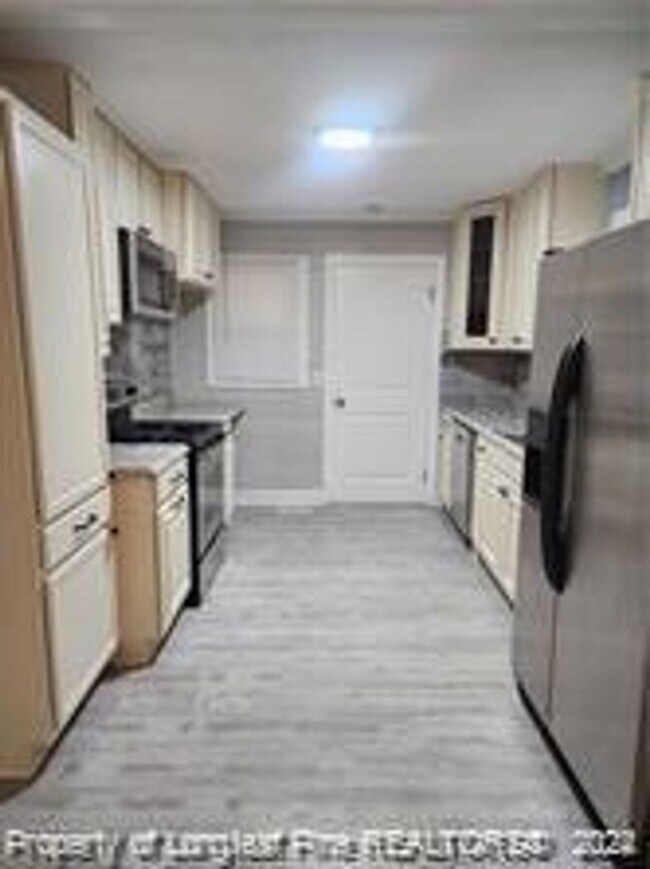 Foto del edificio - 5100 Redwood Dr