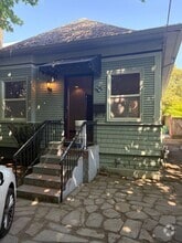 Building Photo - 116 10th Ave E