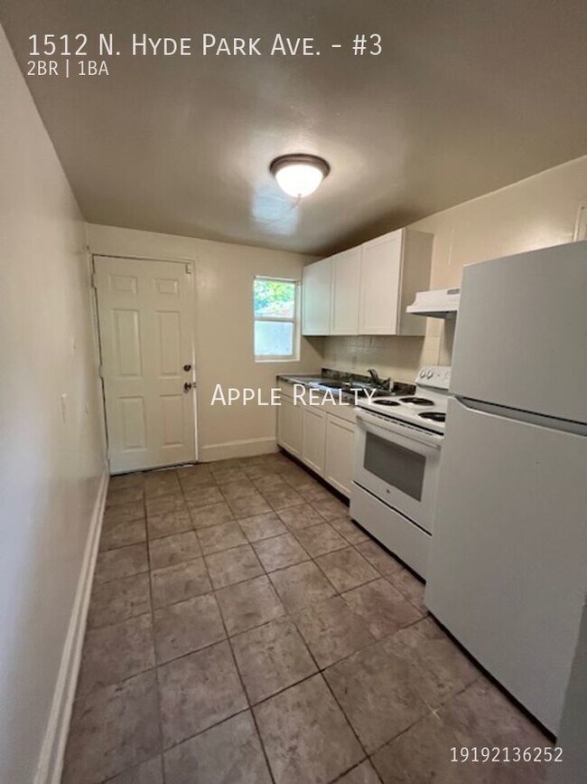 Building Photo - 2 bed 1 bath Duplex Ready Now!