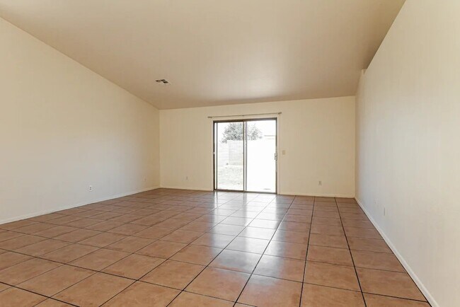 Foto del edificio - 8418 W Monterey Way