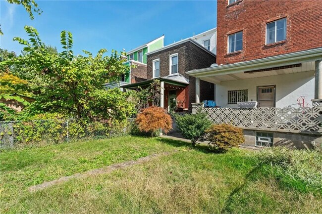 Foto del edificio - 3437 Parkview Ave