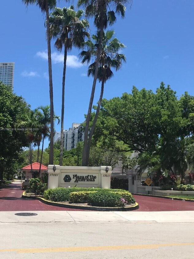 Foto principal - 17021 N Bay Rd