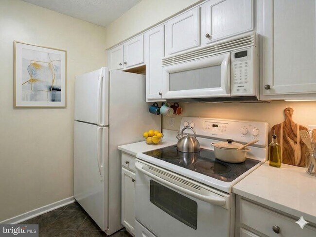 Foto del edificio - 2111 Wisconsin Ave NW