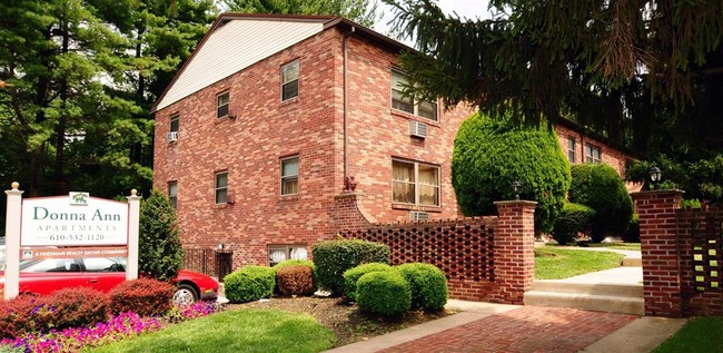 Building Photo - Donna Ann Apartments