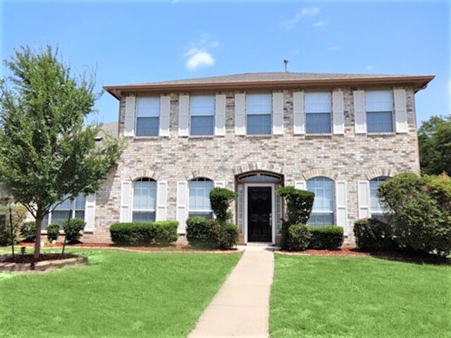 Foto principal - 817 Raintree Ln