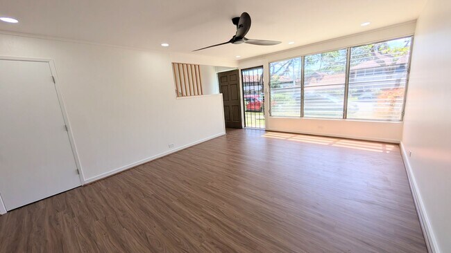 Building Photo - Newly Remodeled 2 bed 2 Bath Townhouse at Waialae Gardens in Kahala