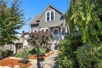 Building Photo - 226 NW 40th St