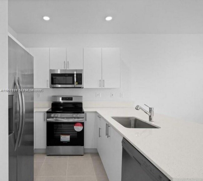 Foto del edificio - 701 SE 14th Ct