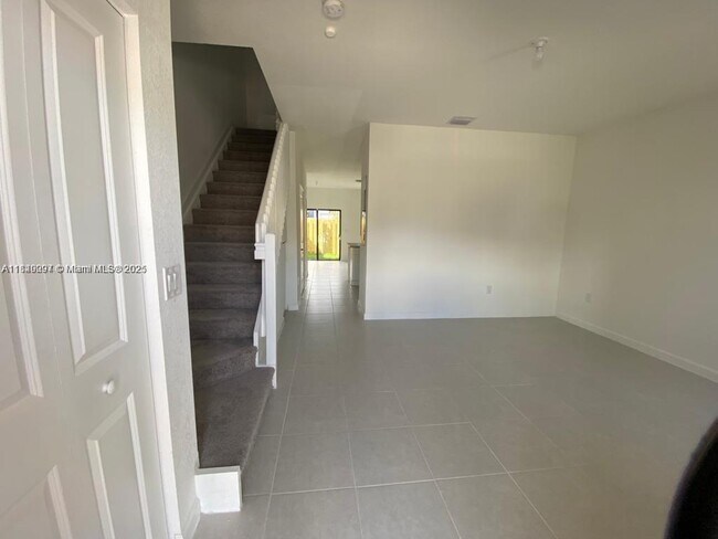 Foto del edificio - 21071 NE 8th Ave