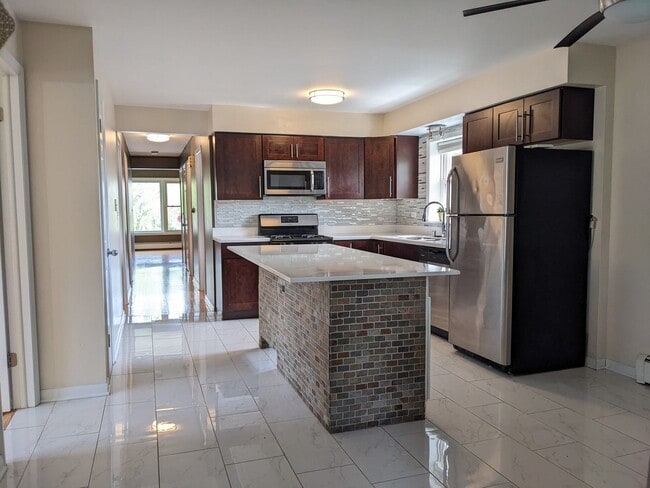 Foto del edificio - 16W631 56th St