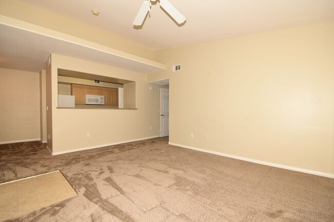 Building Photo - Beautiful 1 Bedroom Home At Coronado Palms!