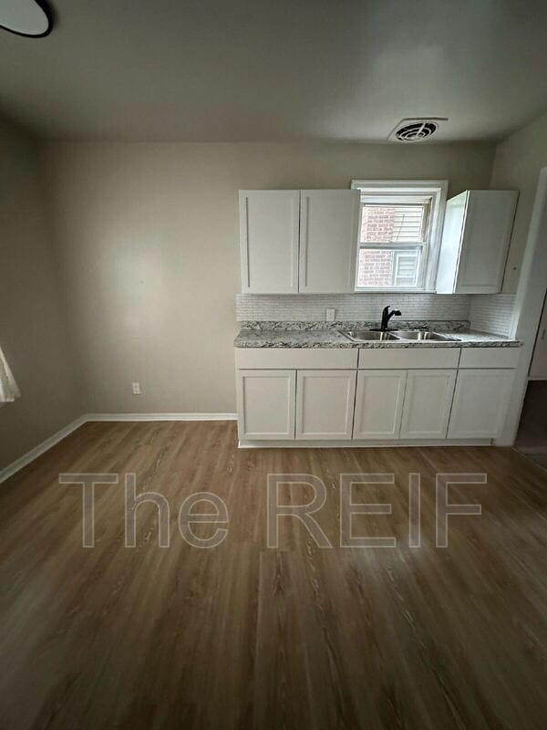 Building Photo - 15818 Lappin St