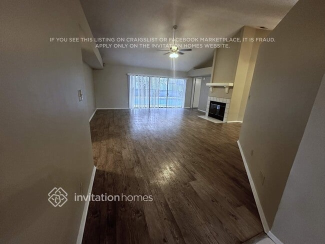 Building Photo - 3871 Biscayne Dr