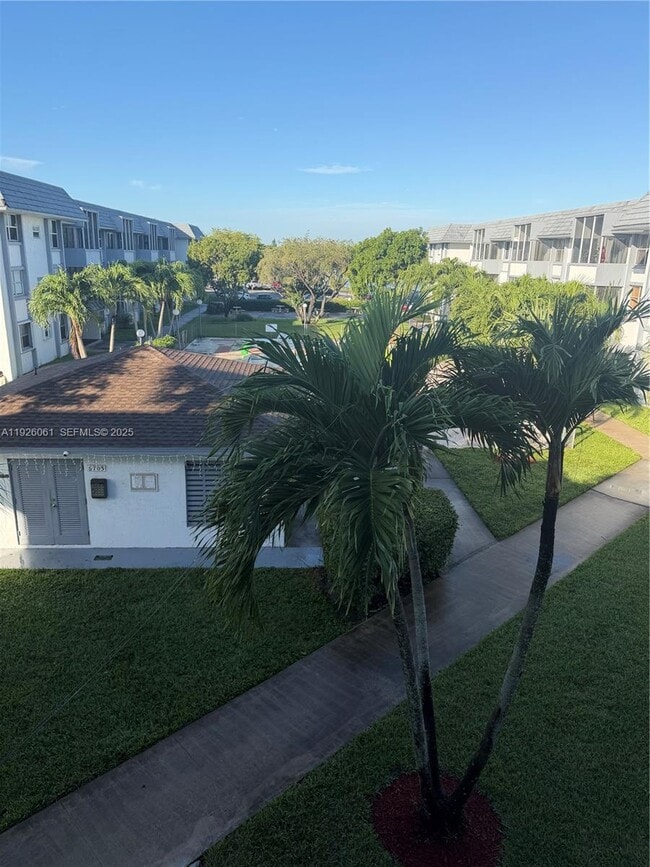 Foto del edificio - 6701 NW 169th St